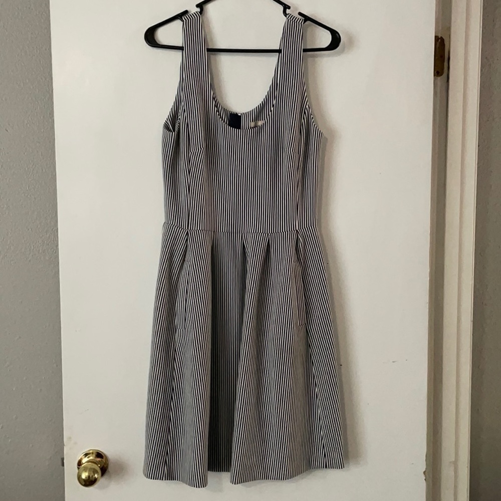 Banana Republic women’s sz 6 dress, navy&white